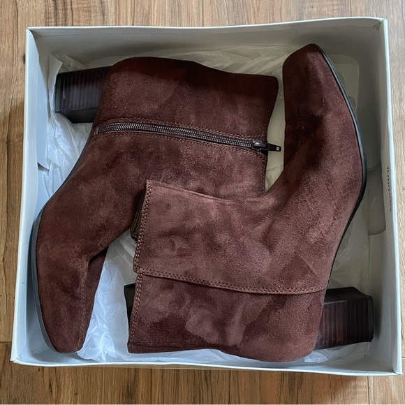 Nine West WNWatchMe Dark Brown Soft Heeled Boots 2 in Heel Block Heel US 8.5M - Picture 6 of 6